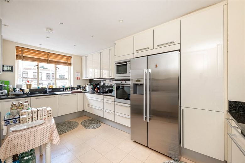 3 bedroom flat, Hans Place, Chelsea SW1X - Available