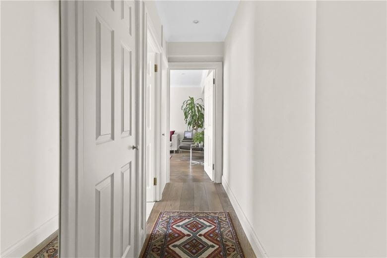 1 bedroom flat, Kensington High Street, London W8 - Available