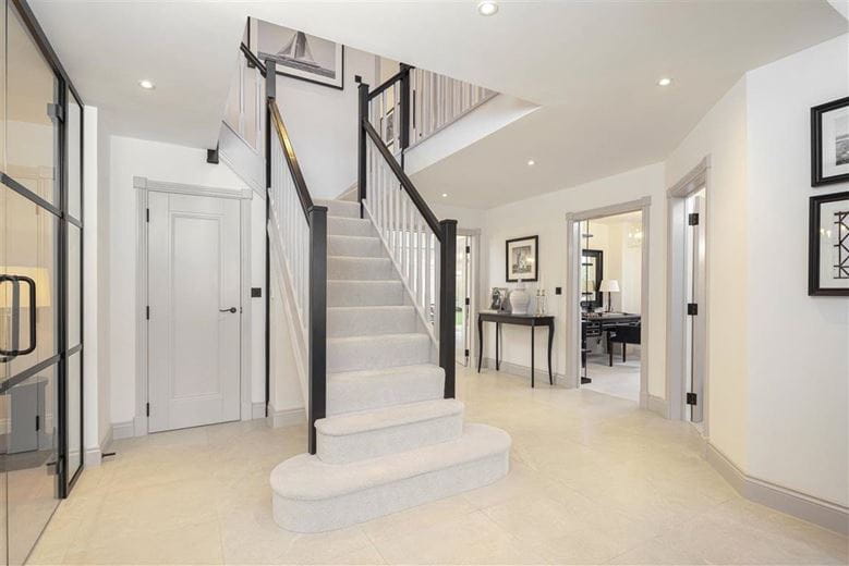 5 bedroom house, Hayfield Lodge, Over CB24 - Available