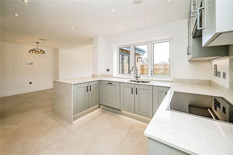5 bedroom house, Hayfield Lodge, Over CB24 - Available