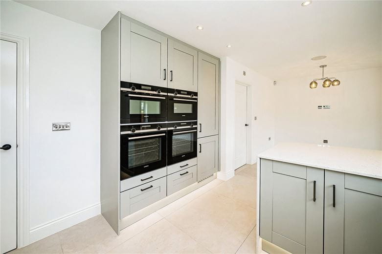 5 bedroom house, Hayfield Lodge, Over CB24 - Available