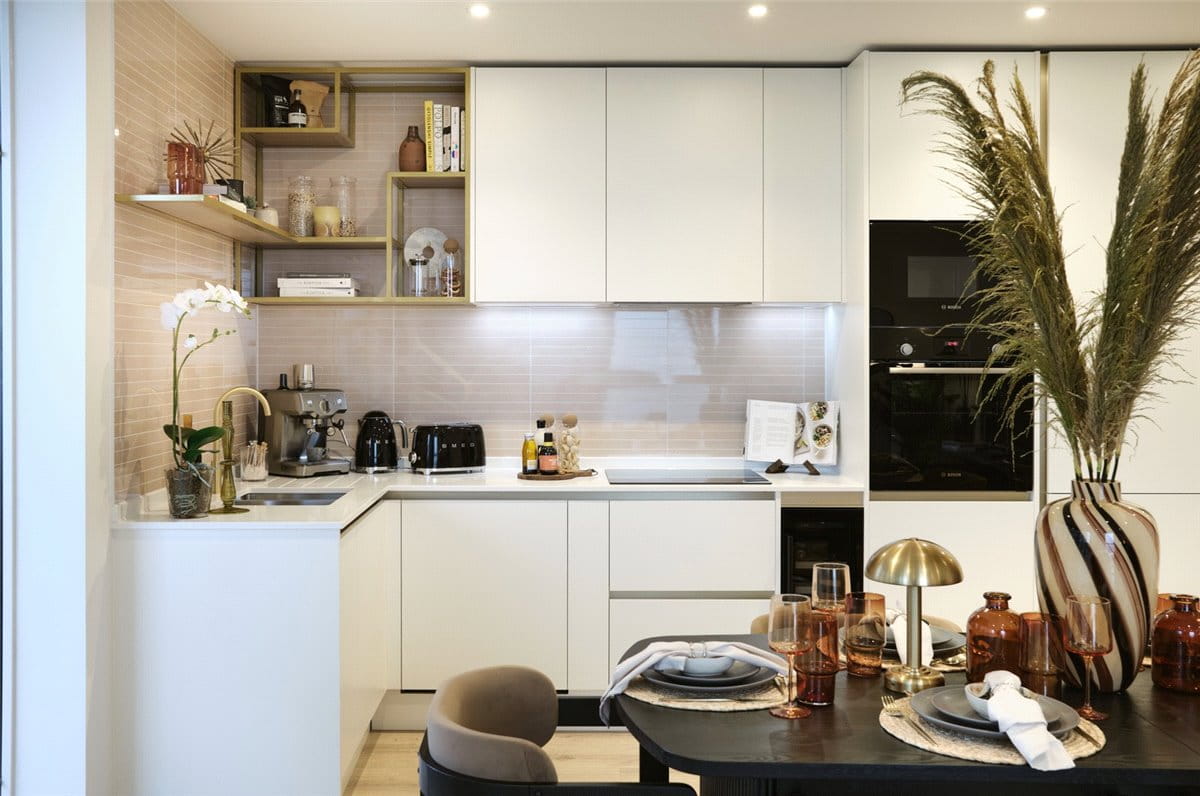 3 bedroom flat, Grand Union, Beresford Avenue HA0 - Available