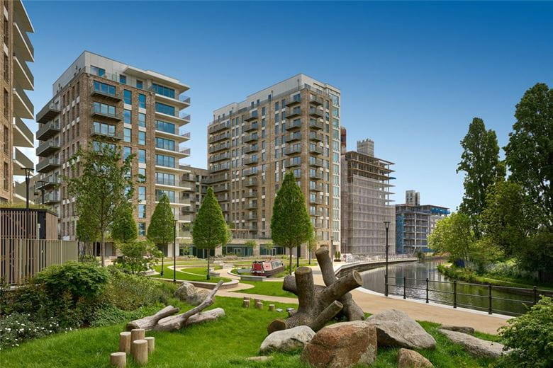 3 bedroom flat, Grand Union, Beresford Avenue HA0 - Available