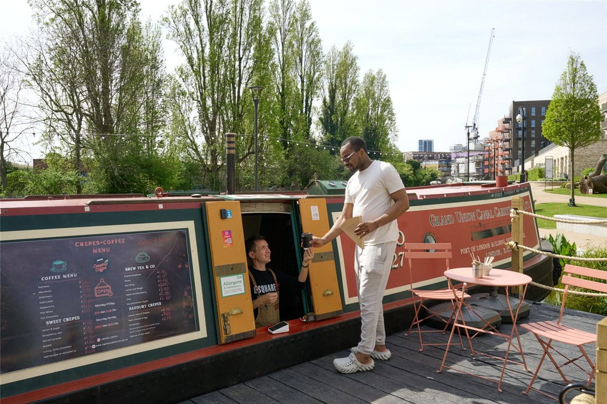 3 bedroom flat, Grand Union, Beresford Avenue HA0 - Available