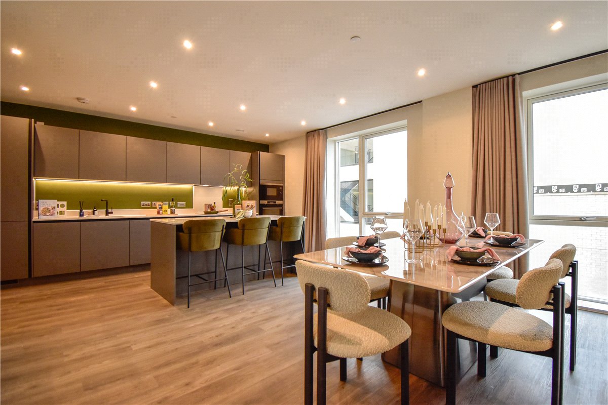 2 bedroom flat, Knights Park, Eddington CB3 - Available