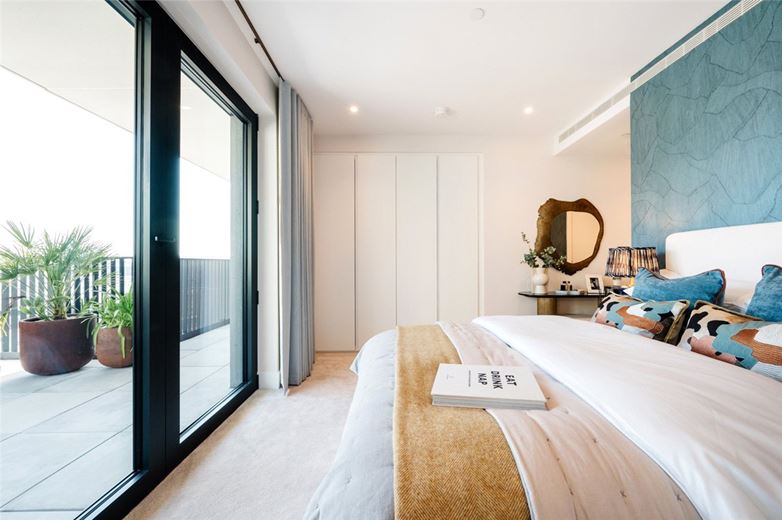 4 bedroom flat, White City Living, 54 Wood Lane W12 - Available