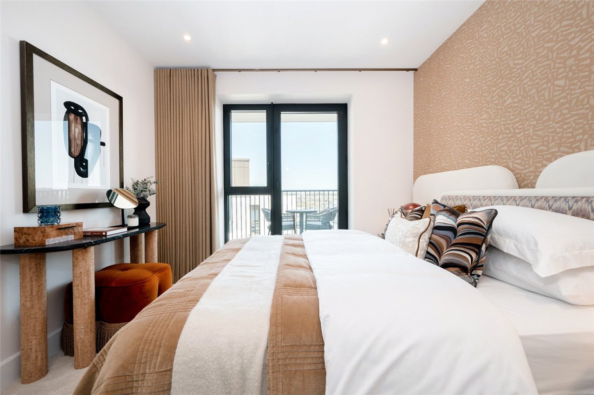 4 bedroom flat, White City Living, 54 Wood Lane W12 - Available