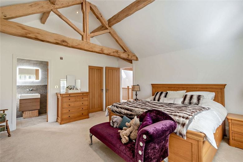 5 bedroom house, Main Street, Ledston WF10 - Available