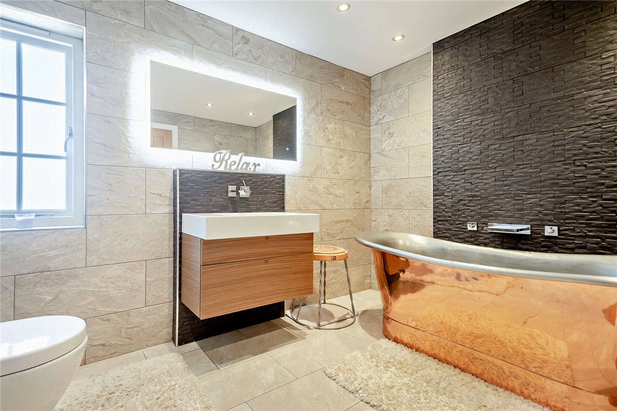 5 bedroom house, Main Street, Ledston WF10 - Available