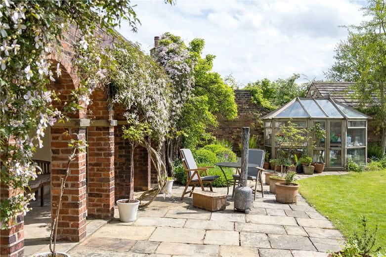 6 bedroom house, Spen Hall, Spen Lane, Lower Spen BD19 - Available