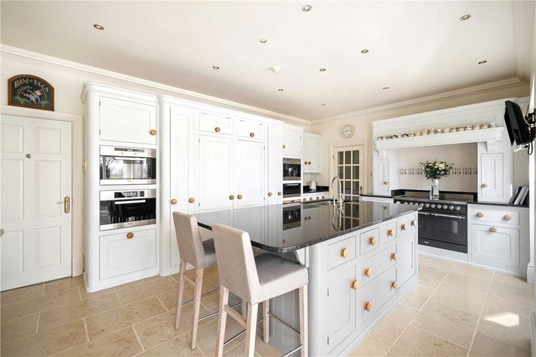 6 bedroom house, Crag Lane, Huby LS17 - Available