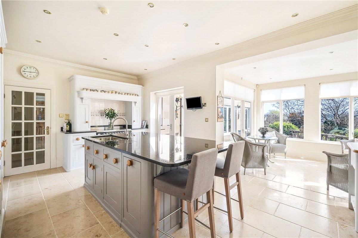 6 bedroom house, Crag Lane, Huby LS17 - Available