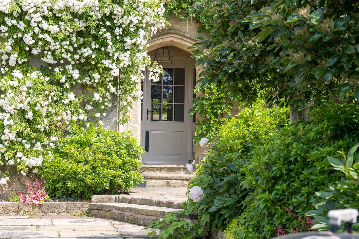 6 bedroom house, Healthwaite Hall, Weeton LS17 - Available