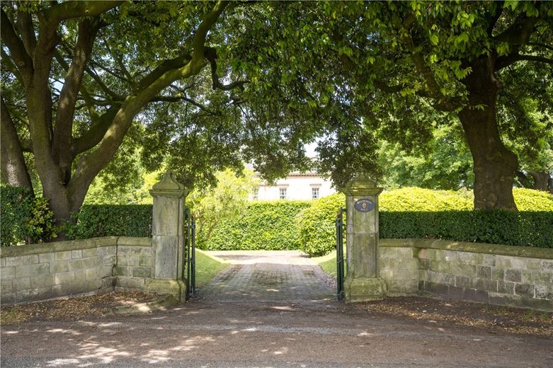  House, Wadworth, Doncaster DN11 - Available