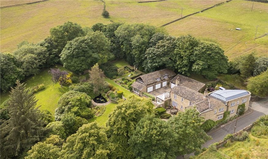 5 bedroom house, Briestfield Road, Briestfield WF12 - Available