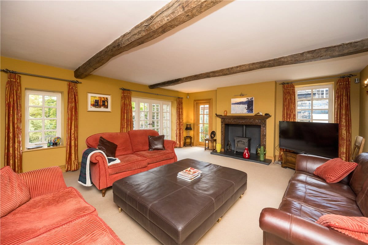 5 bedroom house, Briestfield Road, Briestfield WF12 - Available