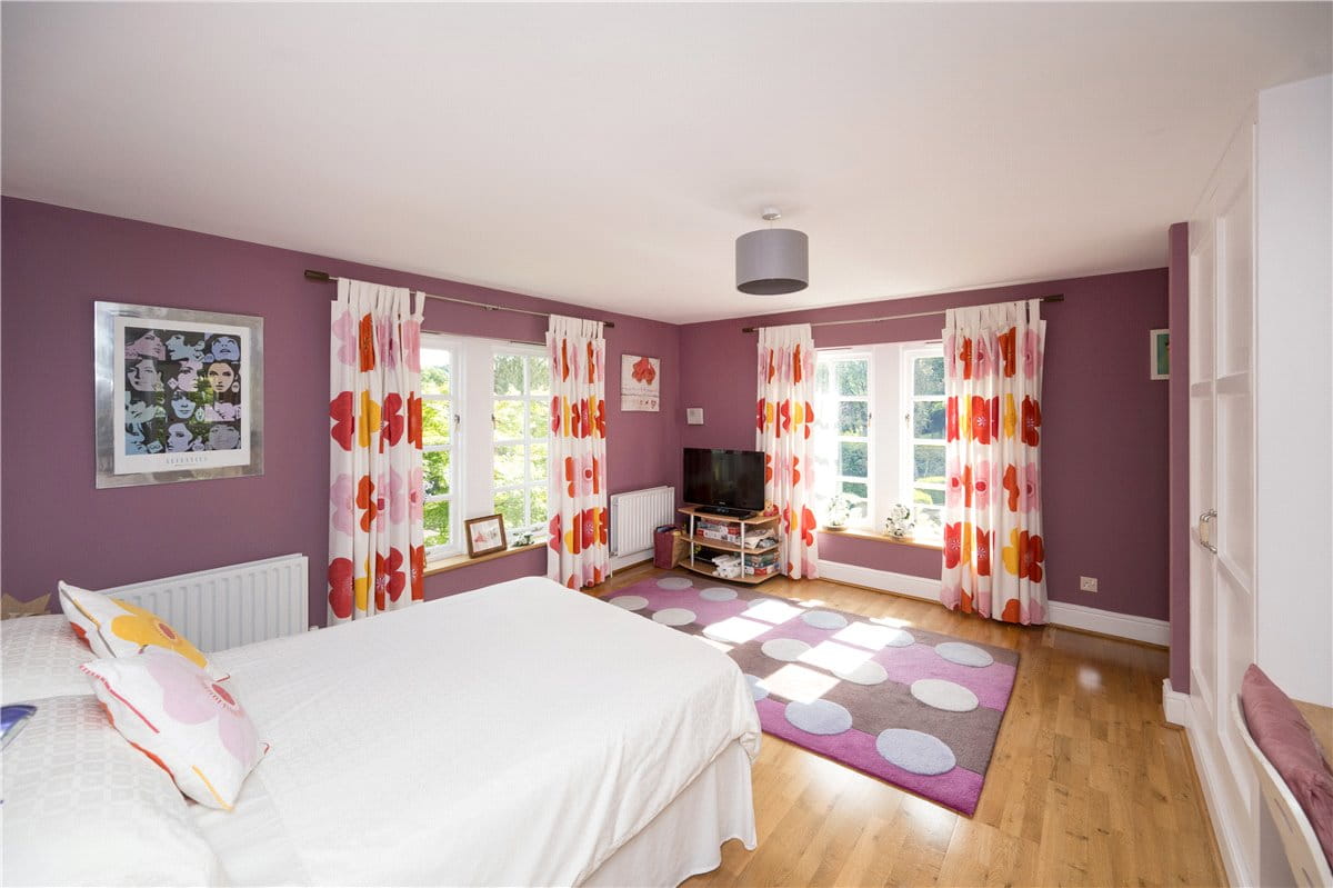 5 bedroom house, Briestfield Road, Briestfield WF12 - Available