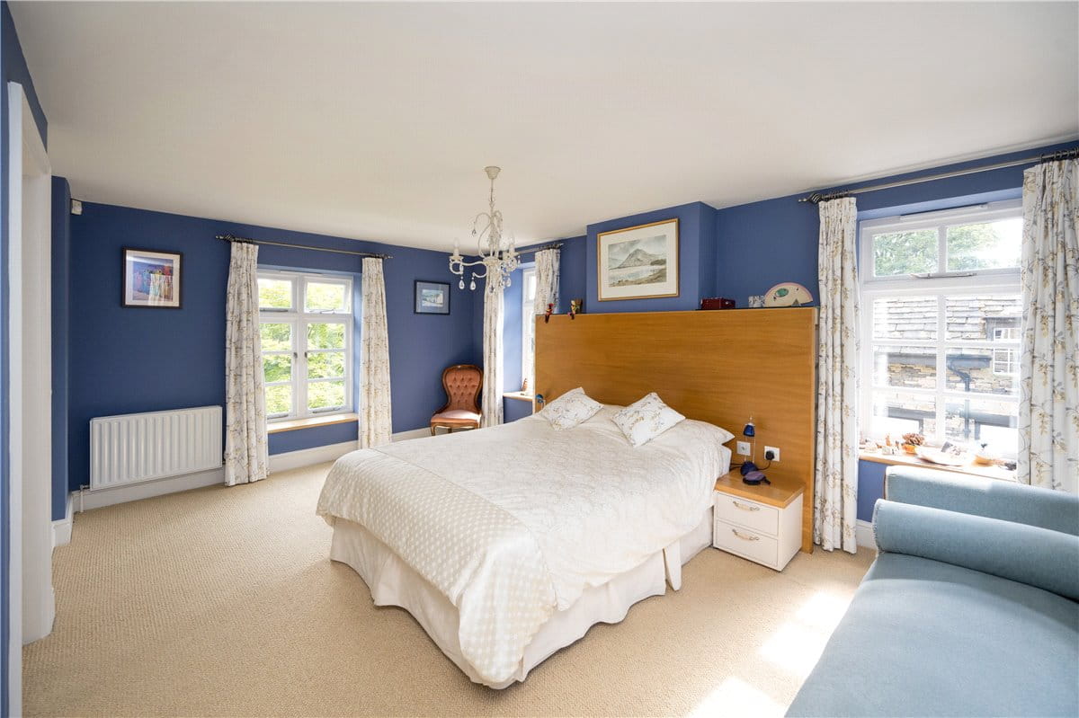 5 bedroom house, Briestfield Road, Briestfield WF12 - Available