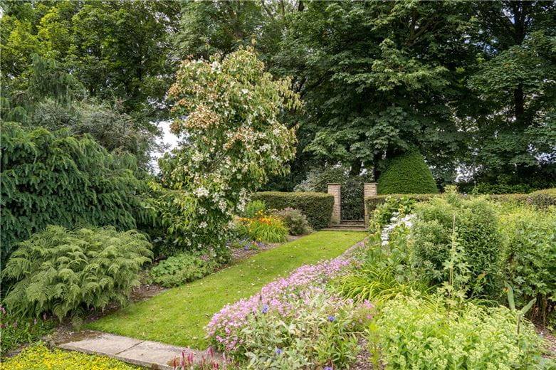 5 bedroom house, Briestfield Road, Briestfield WF12 - Available