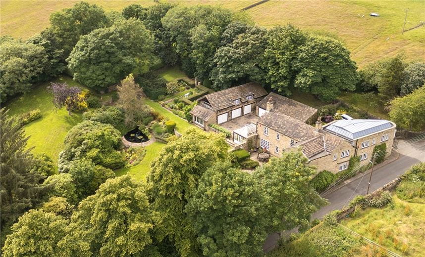 5 bedroom house, Briestfield Road, Briestfield WF12 - Available