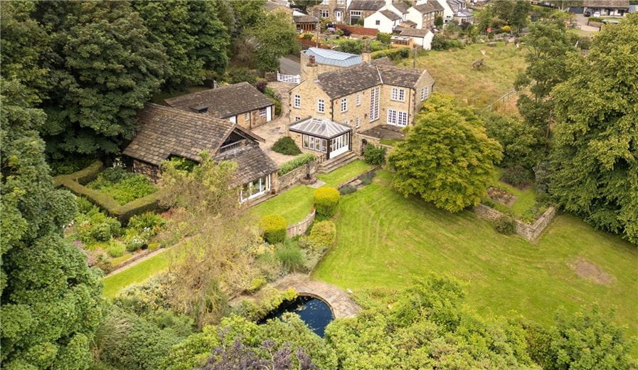 5 bedroom house, Briestfield Road, Briestfield WF12 - Available