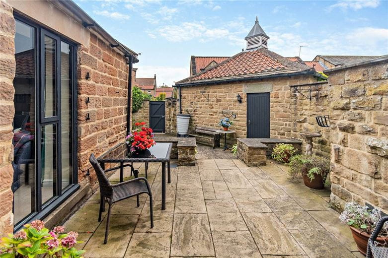 2 bedroom house, Manor Court, Follifoot HG3 - Sold