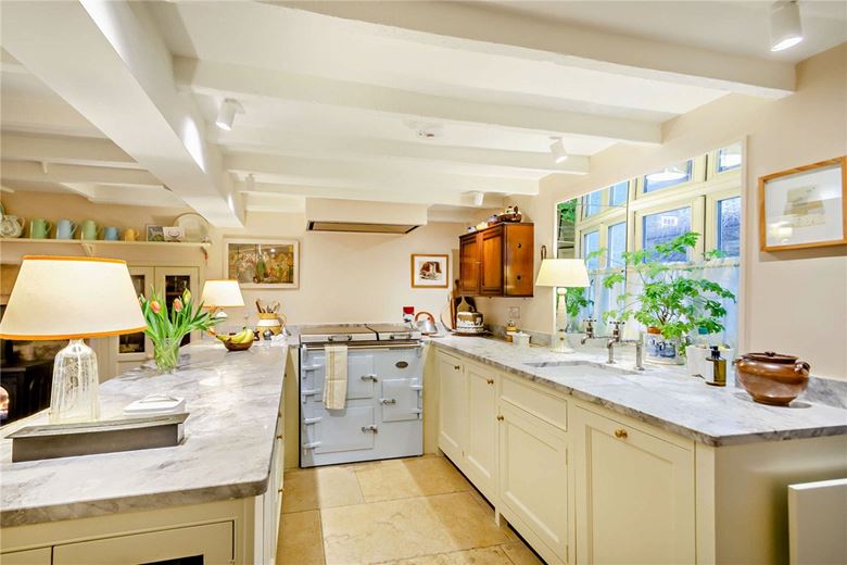 2 bedroom house, Wellington Square, Harrogate HG2 - Available