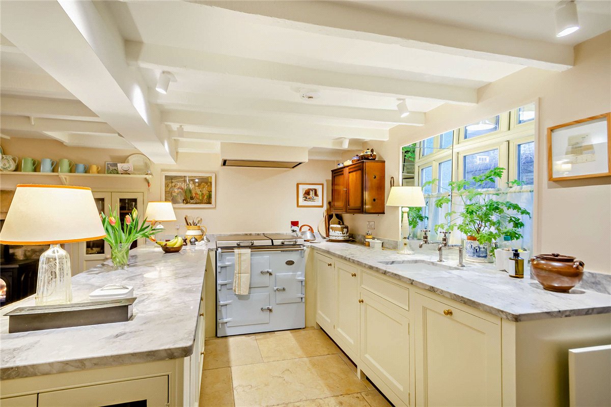 2 bedroom house, Wellington Square, Harrogate HG2 - Available