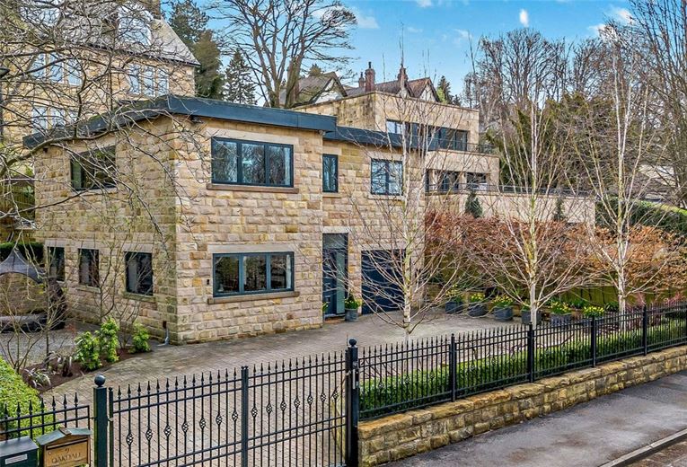 4 bedroom house, Oakdale, Harrogate HG1 - Available