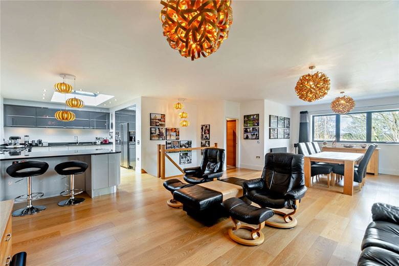 4 bedroom house, Oakdale, Harrogate HG1 - Available