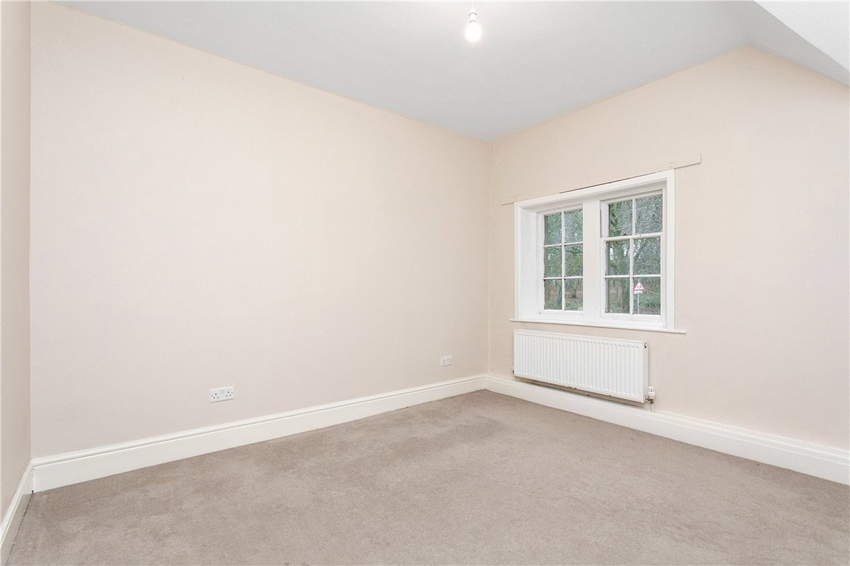 3 bedroom house, 1 Smithy Row, Hurst Green BB7 - Available