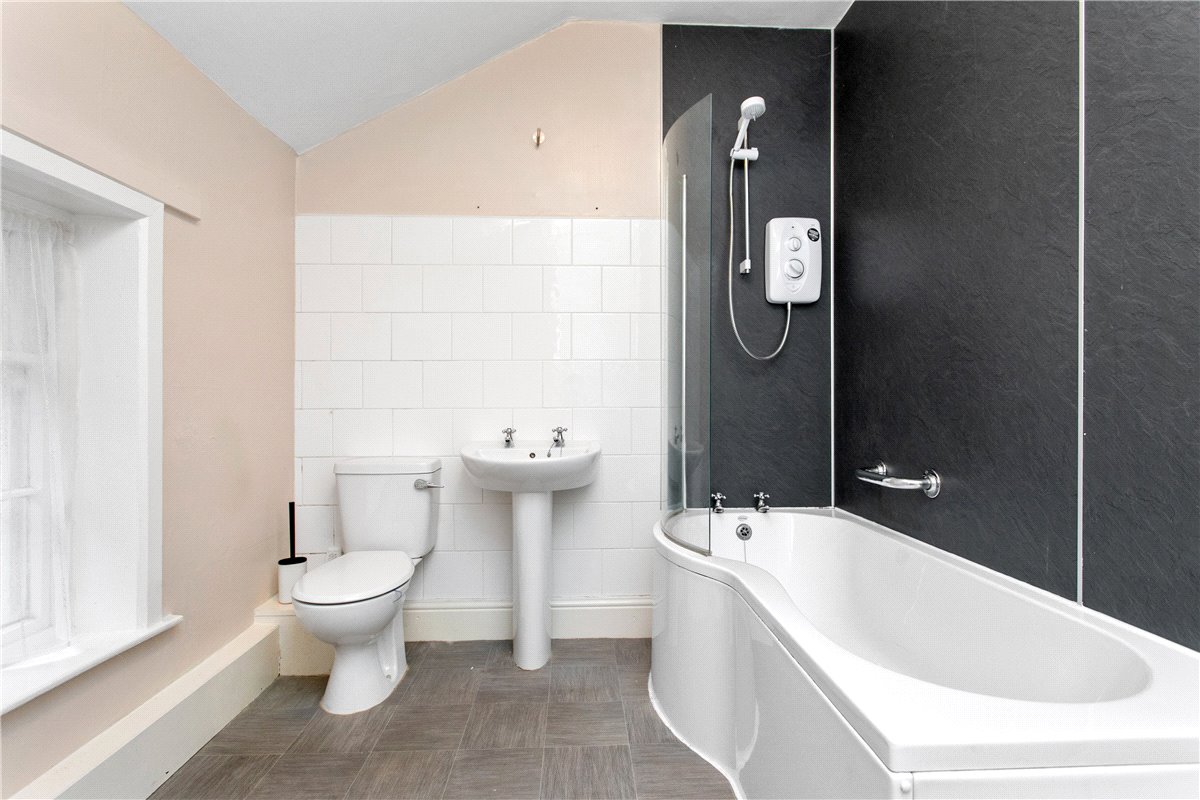 3 bedroom house, 1 Smithy Row, Hurst Green BB7 - Available