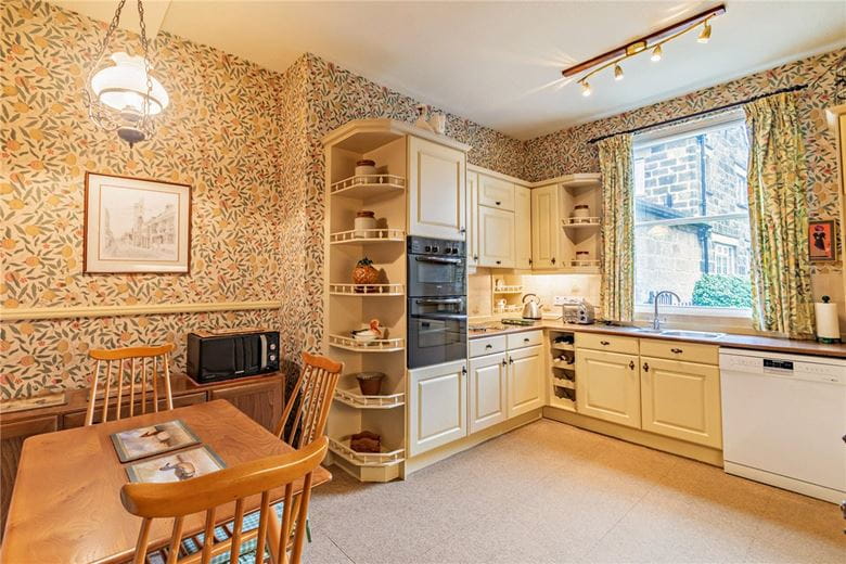 3 bedroom house, Strait Lane, Huby LS17 - Available