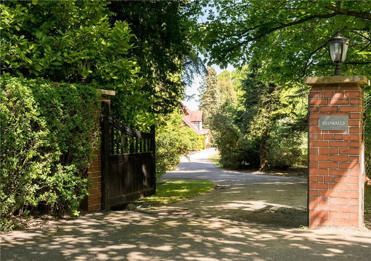 6 bedroom house, Burley Woodhead, Near Ilkley LS29 - Available