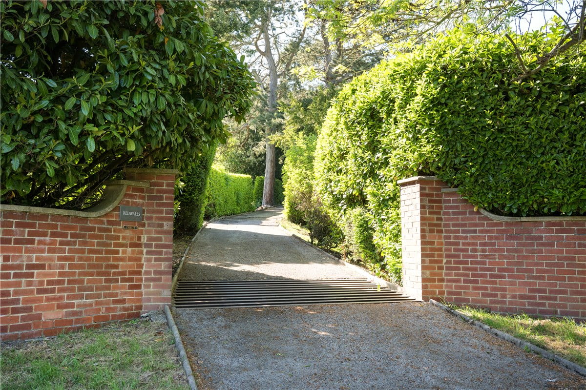 6 bedroom house, Burley Woodhead, Near Ilkley LS29 - Available