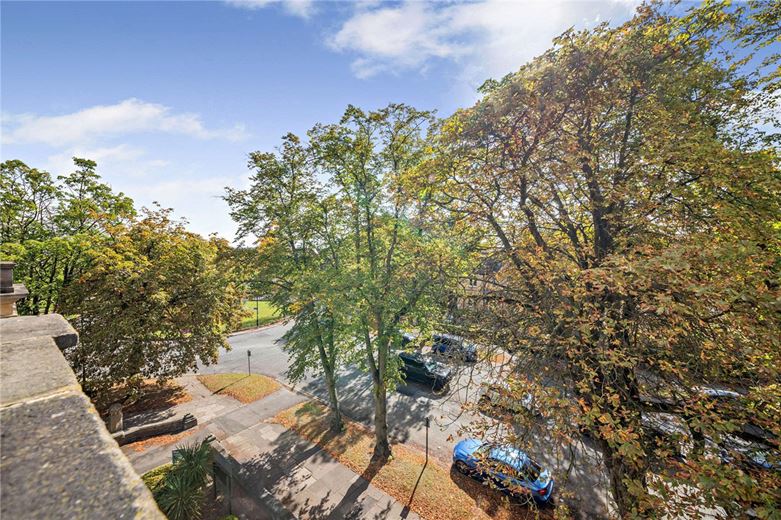 3 bedroom flat, Victoria Avenue, Harrogate HG1 - Available
