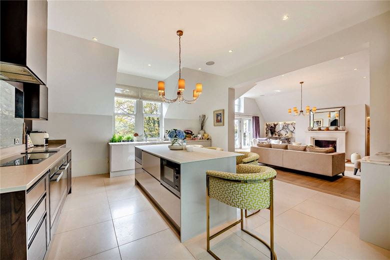 3 bedroom flat, Victoria Avenue, Harrogate HG1 - Sold STC