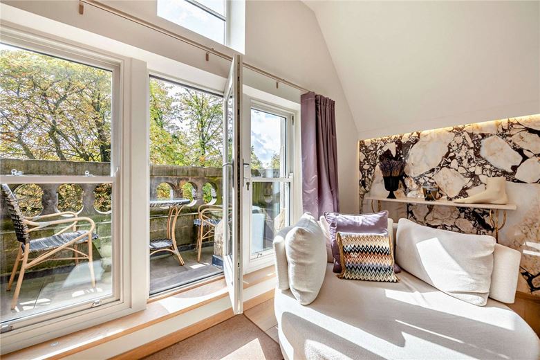 3 bedroom flat, Victoria Avenue, Harrogate HG1 - Sold STC