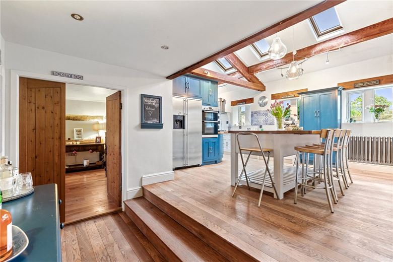 5 bedroom house, West Lane, Bradley BD20 - Available