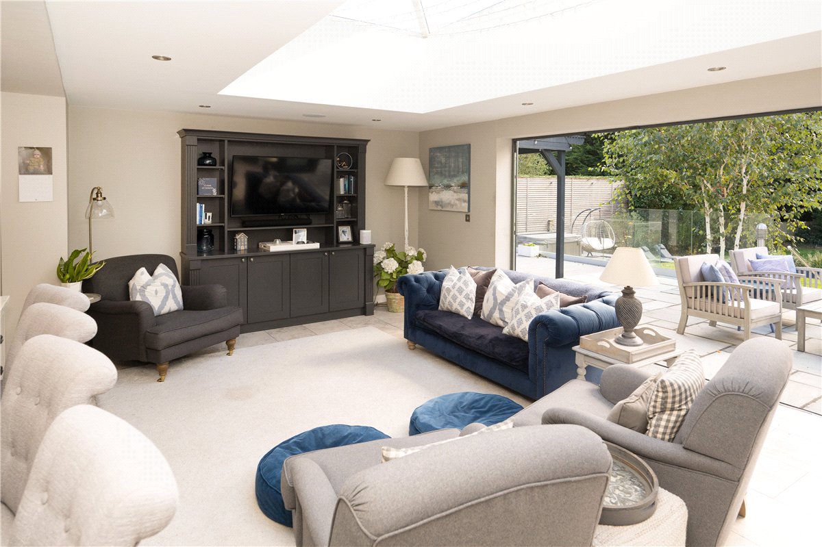 6 bedroom house, 8 Foxhill Avenue, Weetwood LS16 - Available