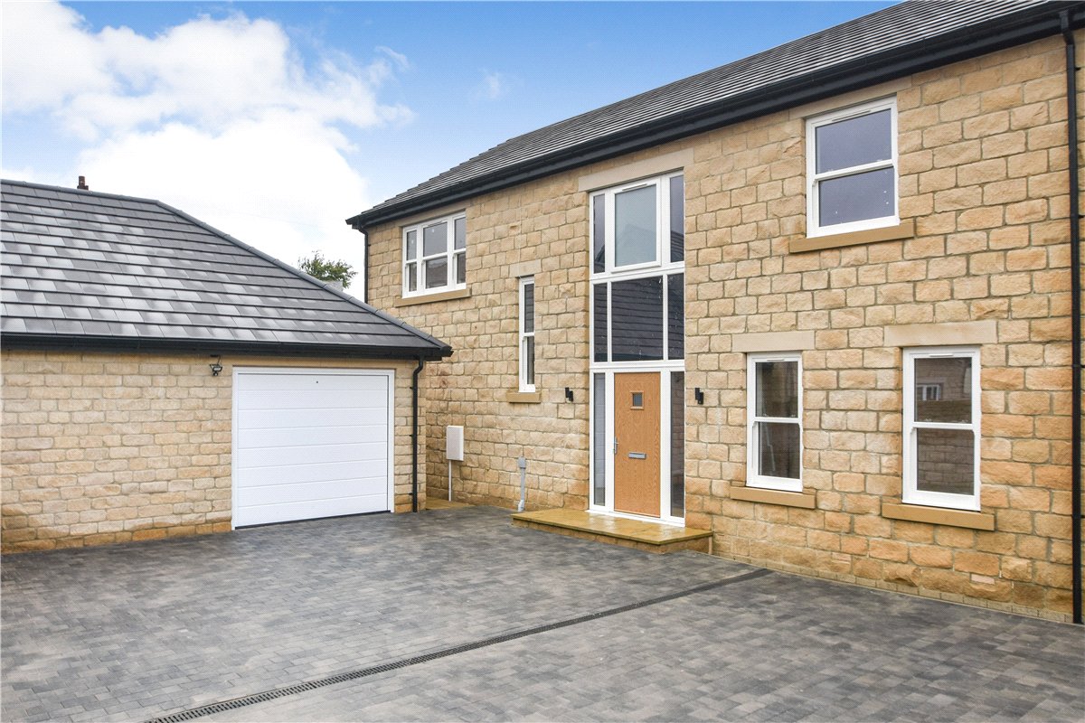 4 bedroom house, Granby Farm Grove, Harrogate HG1 - Available
