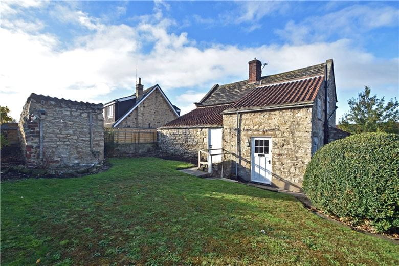 2 bedroom house, Main Street, Ledston WF10 - Available