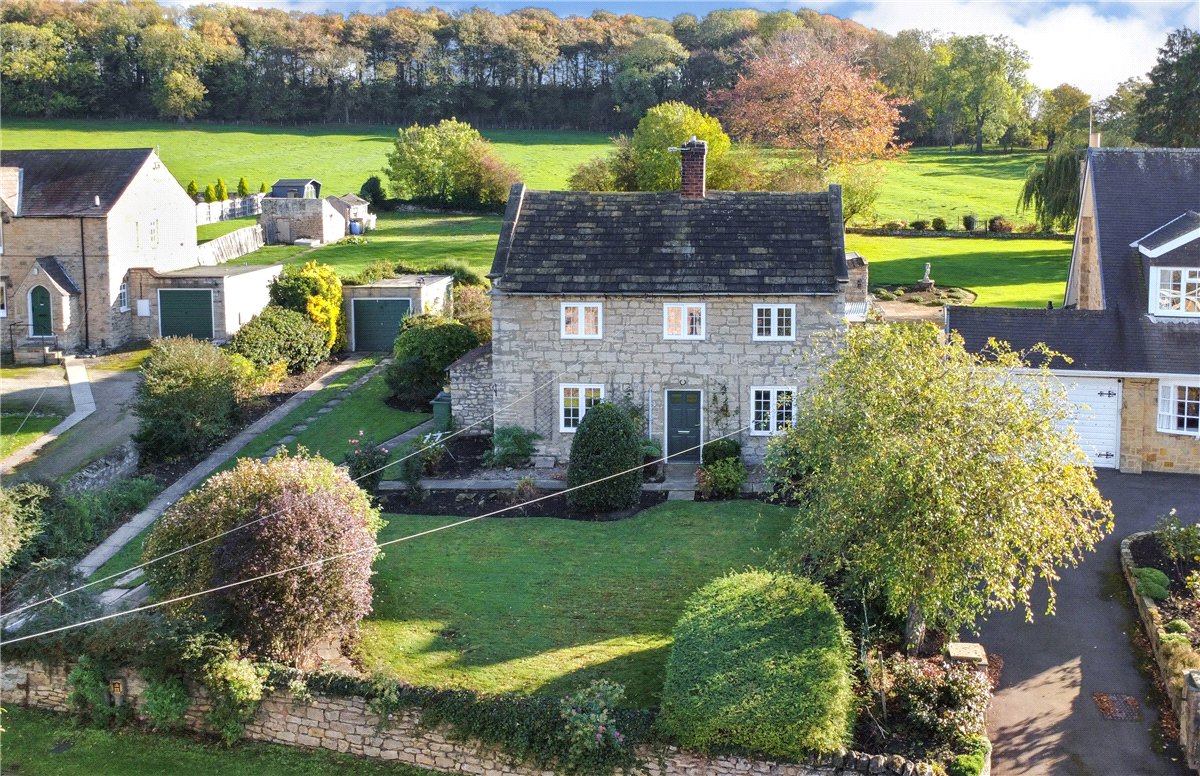 2 bedroom house, Main Street, Ledston WF10 - Available