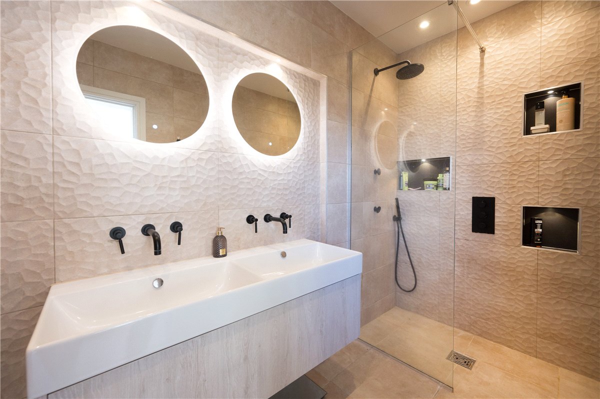 4 bedroom house, Rossett Green Lane, Harrogate HG2 - Available