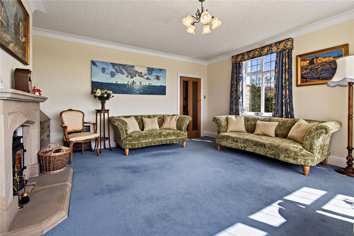 4 bedroom house, Merrybank Lane, Huby LS17 - Available