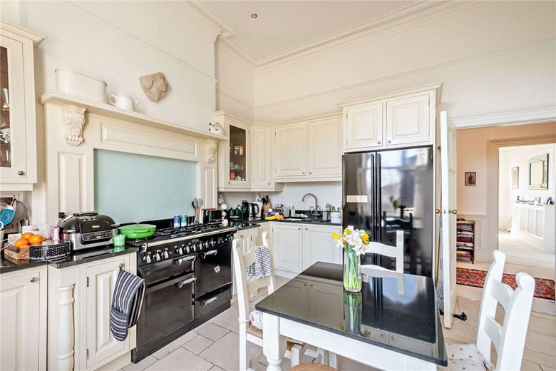 2 bedroom flat, Otley Road, Harrogate HG2 - Available