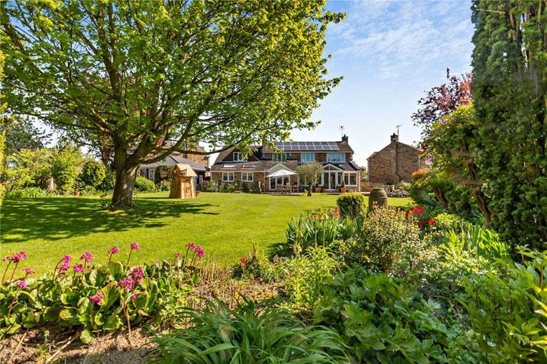 4 bedroom house, Manor Garth, Ledsham LS25 - Available