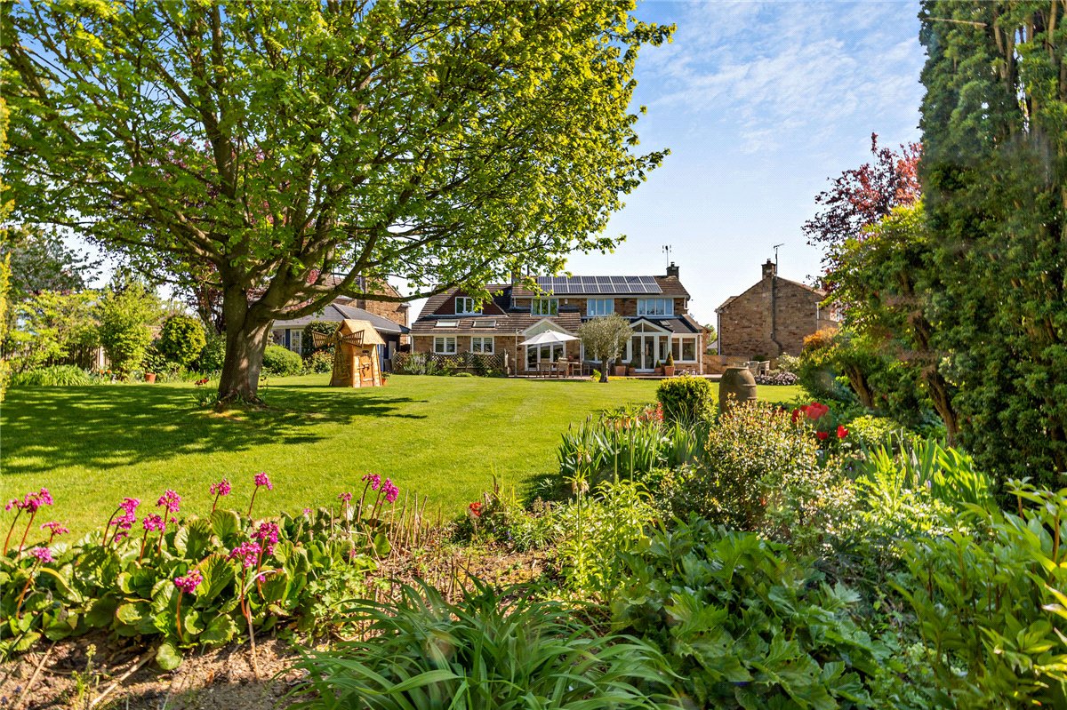 4 bedroom house, Manor Garth, Ledsham LS25 - Available