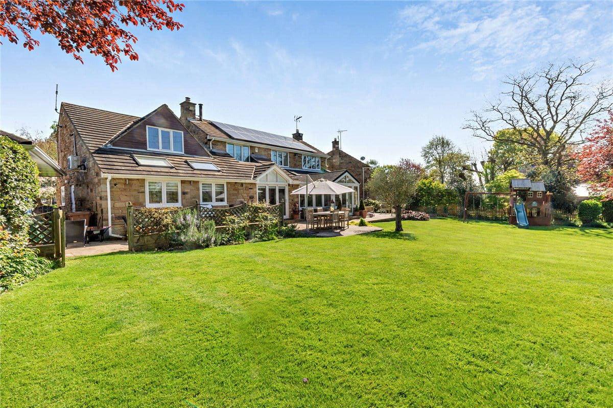 4 bedroom house, Manor Garth, Ledsham LS25 - Available