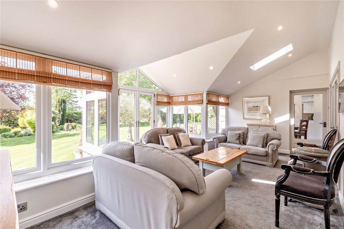 4 bedroom house, Manor Garth, Ledsham LS25 - Available
